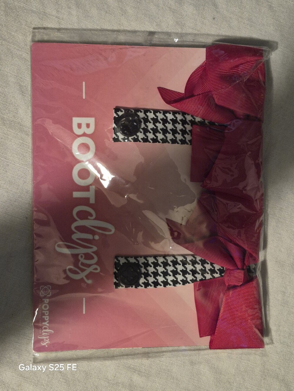 Poppy Clips NIP Houndstooth & Fuchsia Pink Bow Magnetic Boot Clips Set